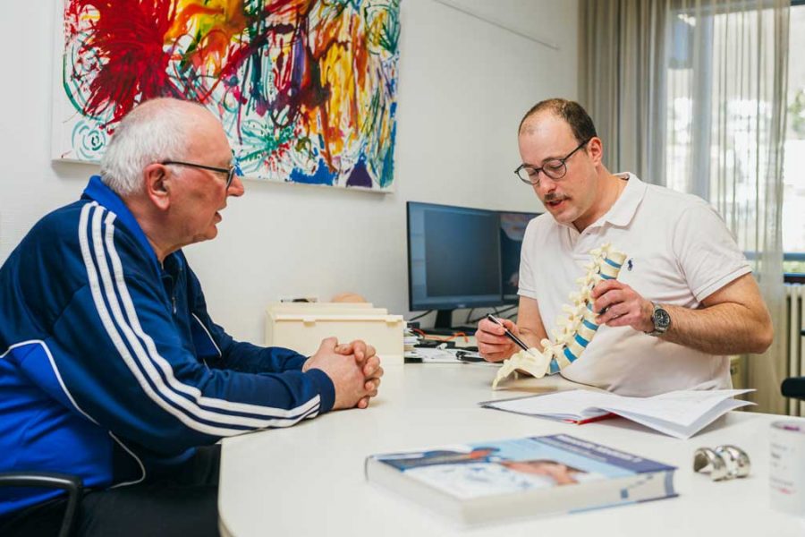 Arztgespraech025_2517web Josef M. beim Arztgespräch mit Dr. med Florian Laux